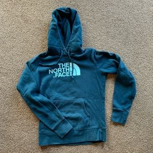 Super cute north face hoodie.
